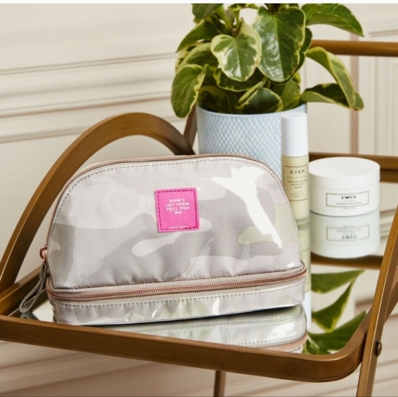 Stella & Dot - crush it bag-light grey camo. Cosmetic pouch. 5.5x4.18" NWT - Picture 3 of 5